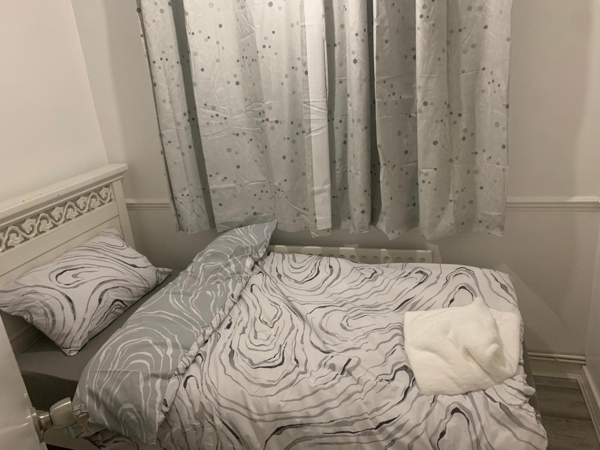 At Apex House Single Room Horndon-on-the-Hill Εξωτερικό φωτογραφία